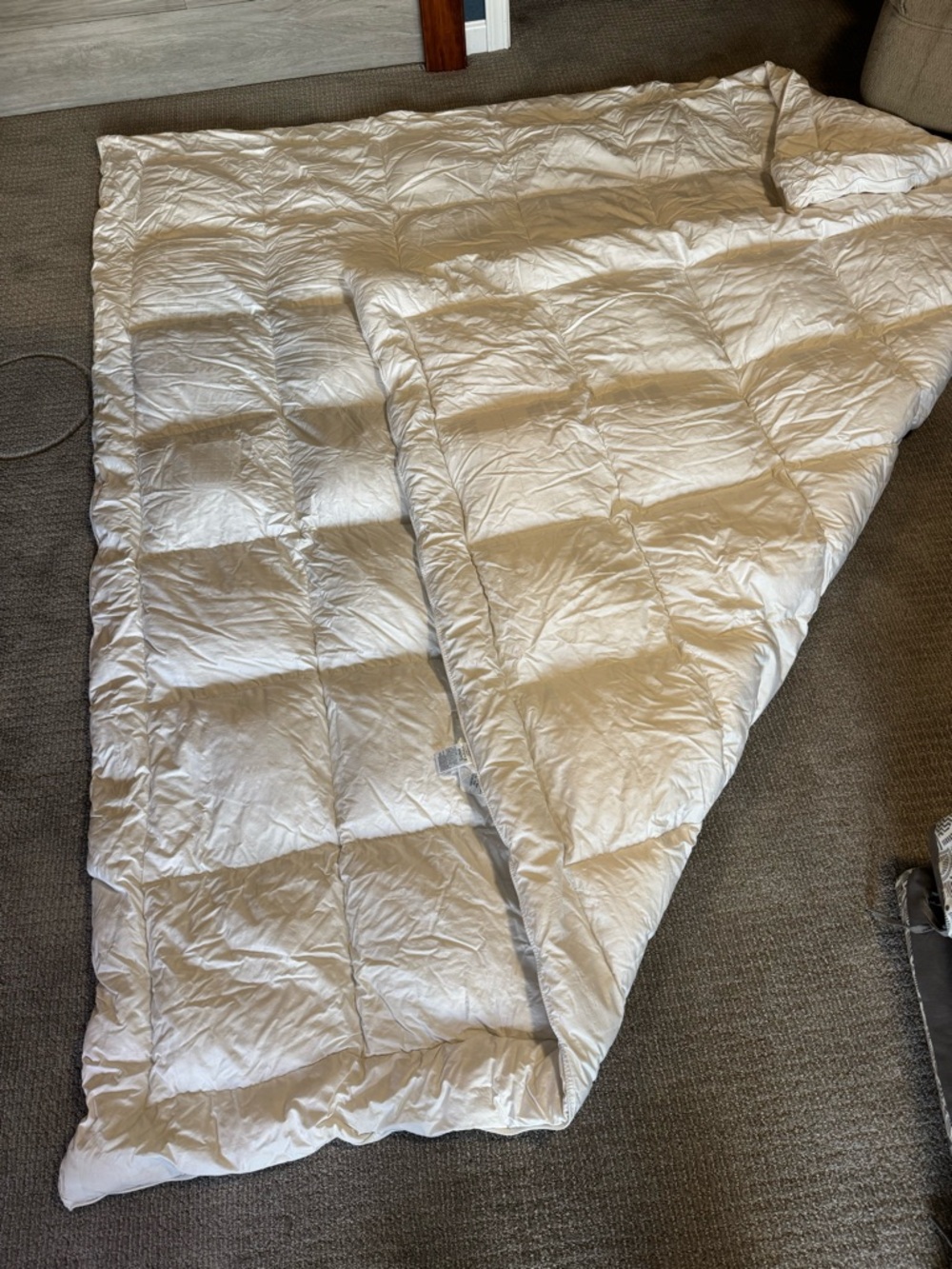 Hotel Collection 75% Goose Down Filled Queen Sized Comforter! Mint Condition! - Picture 13 of 13